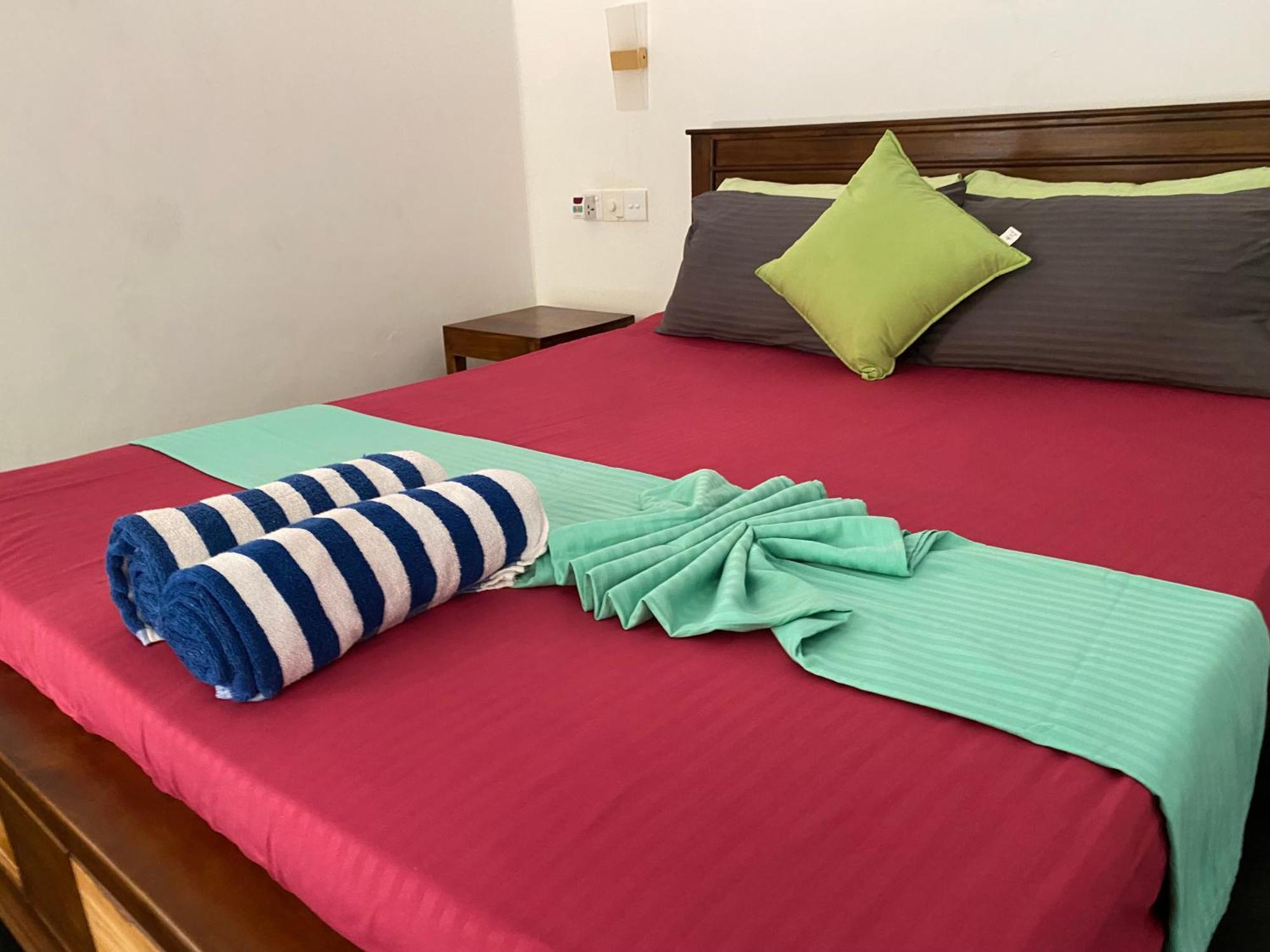 Sapphire Blue Hotel ฮิกคาดูวา ภายนอก รูปภาพ