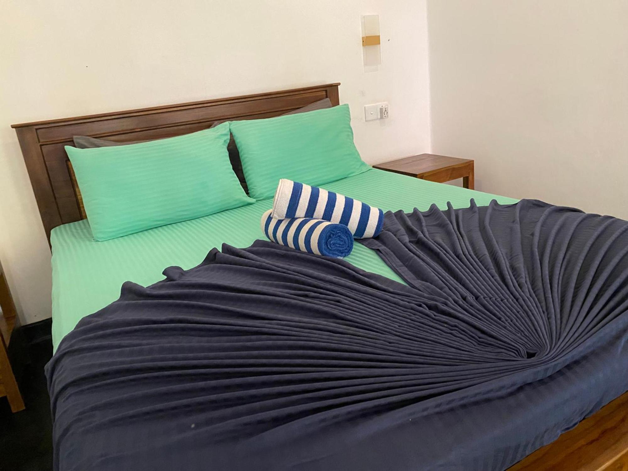 Sapphire Blue Hotel ฮิกคาดูวา ภายนอก รูปภาพ